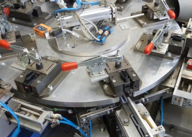 Automated and semi-automated assembly processes with smart automation for efficient production.